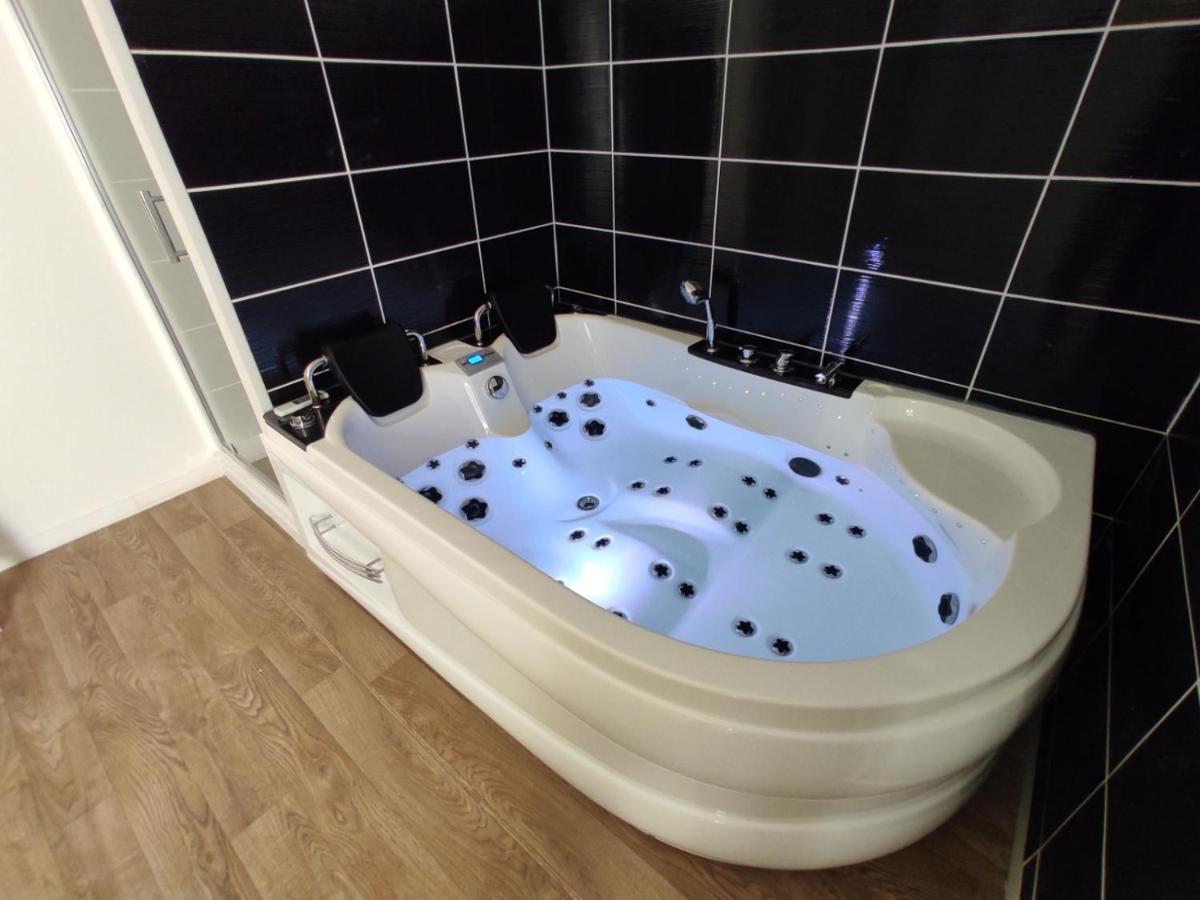 Ng Suitehome - Lille I Roubaix Centre I Coq Francais - Balneo - Netflix - Wifi Esterno foto